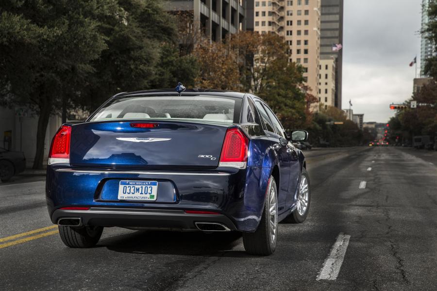  Chrysler 300C 2015 года  (фото 9 из 14)